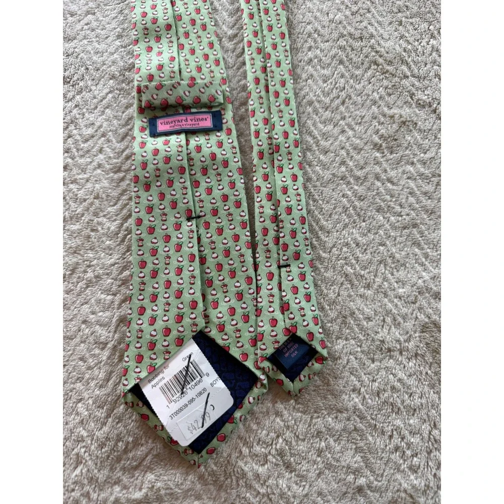 Vineyard Vines Boys Silk Tie Green Bobbing for Apples Pattern Necktie 48 Inch